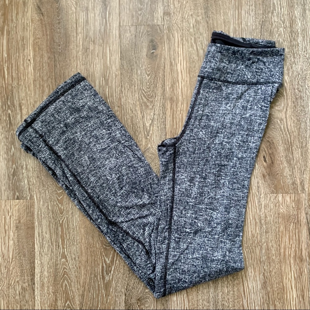VICTORIA’S SECRET Knockout Bootcut Yoga Pants